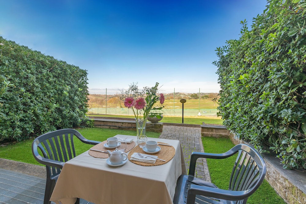 Standard Apartment, Golf View