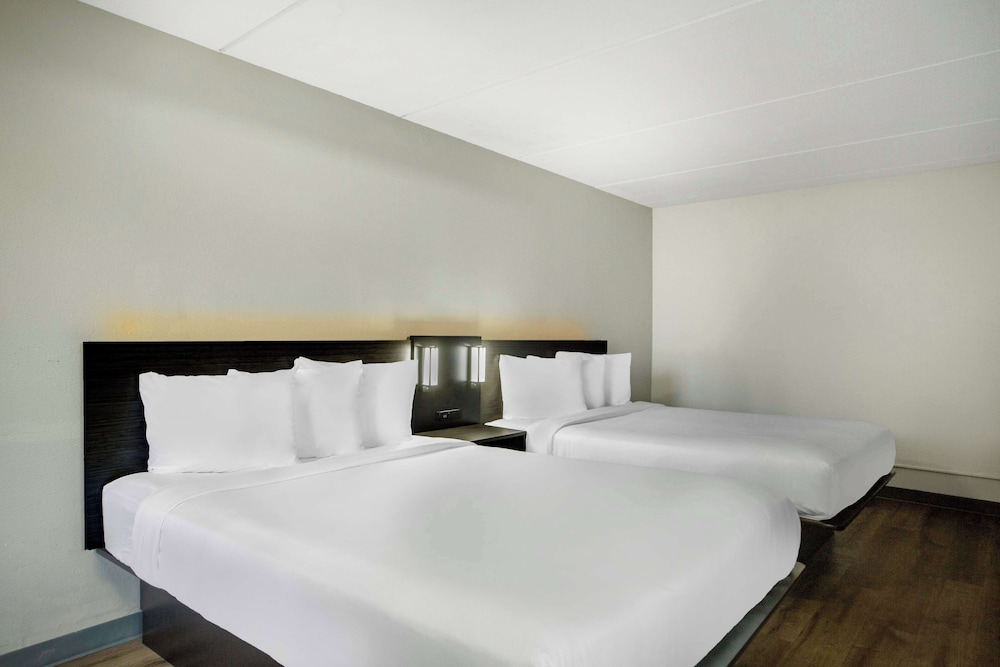 Deluxe Room, 2 Queen Beds, Accessible, Non Smoking - Photo 1