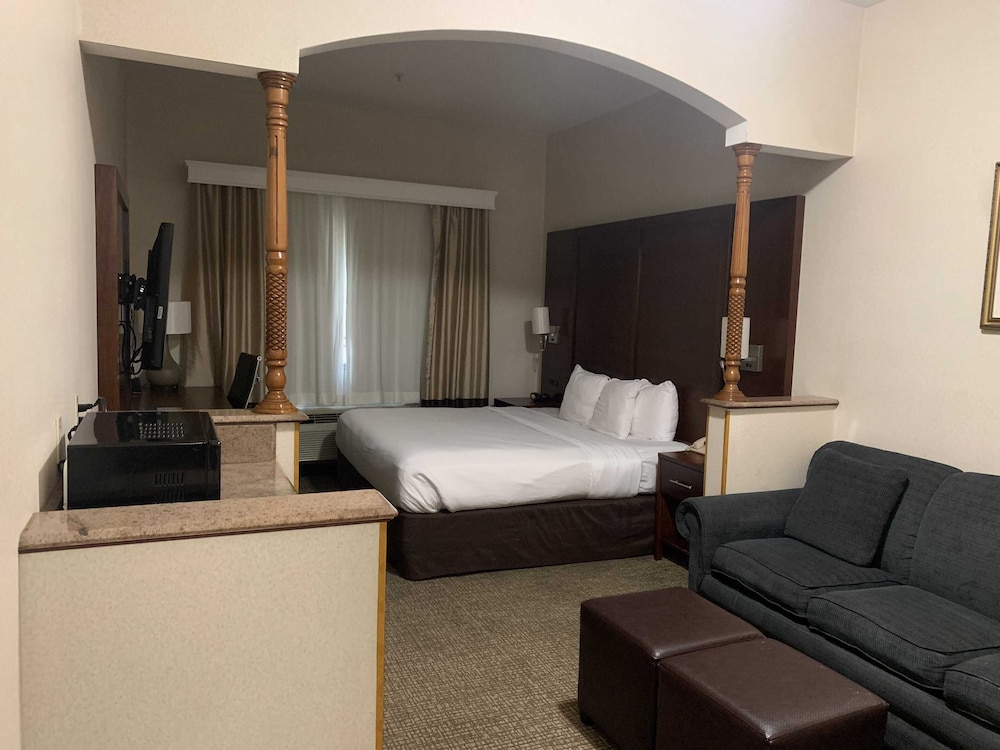 Suite, King, Sofabed, Non Smoking - Photo 2