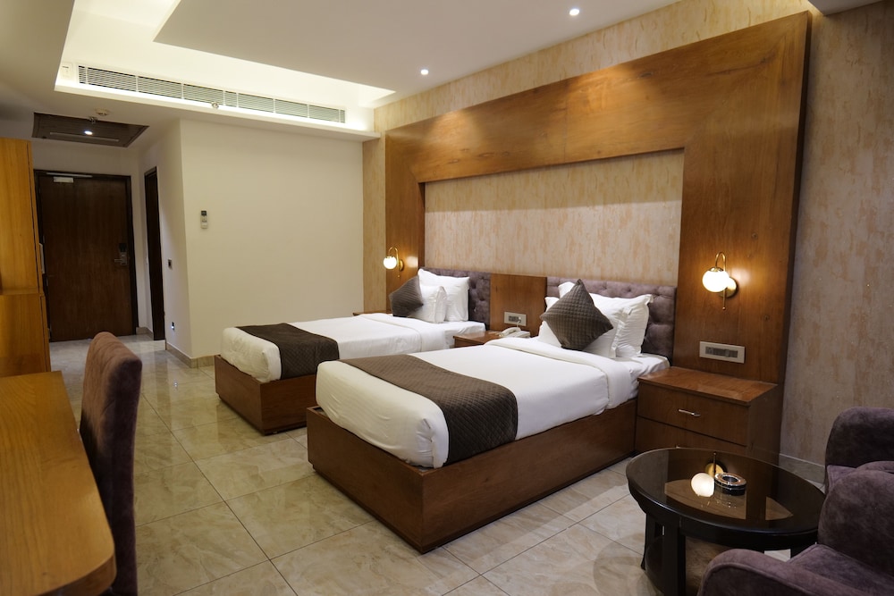 Deluxe Room, 2 Twin Beds, Non Smoking, Pool View