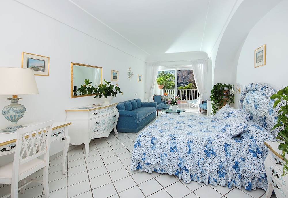 Junior Suite with patio and garden view photo 3