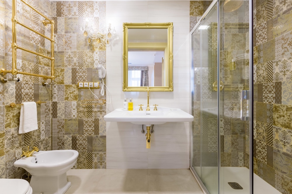 Signature Suite Mucha