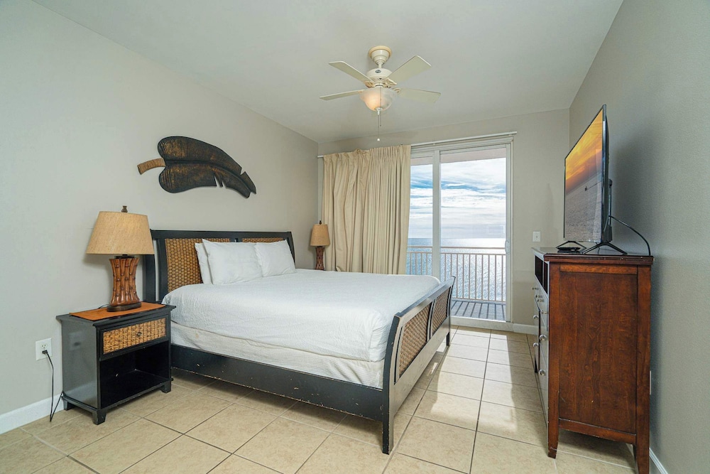 Condo, Multiple Beds, Balcony, Ocean View (Beachfront Haven)