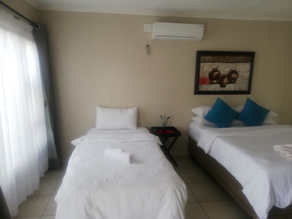 Family Triple Room, Non Smoking - Photo 4