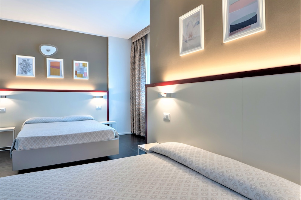 Family Room, 1 Bedroom, Ensuite - Photo 4
