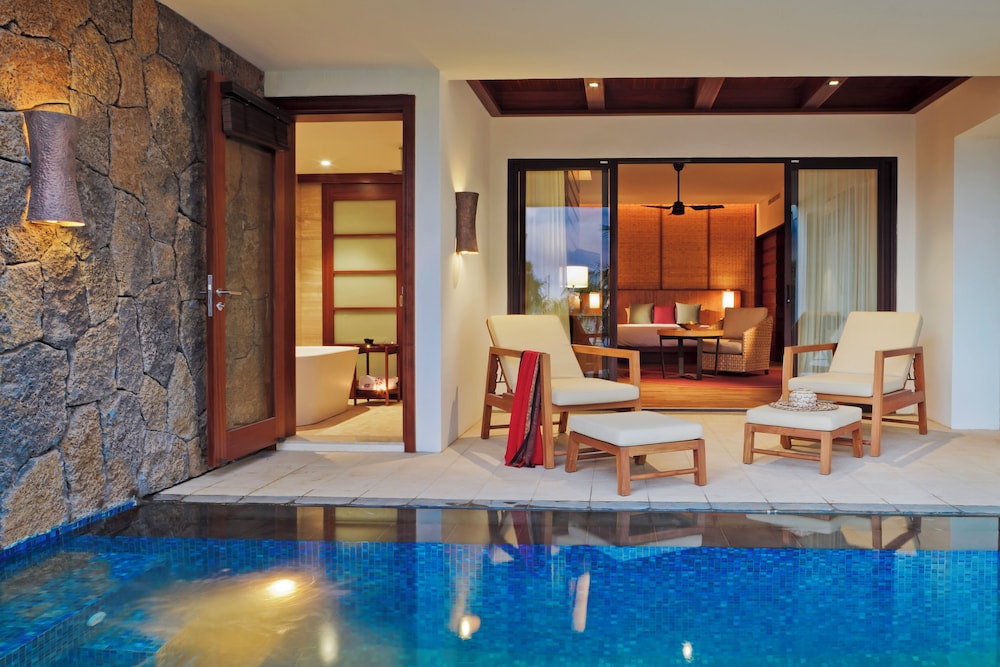 Luxury Pool Suite Partial Seaview photo 3