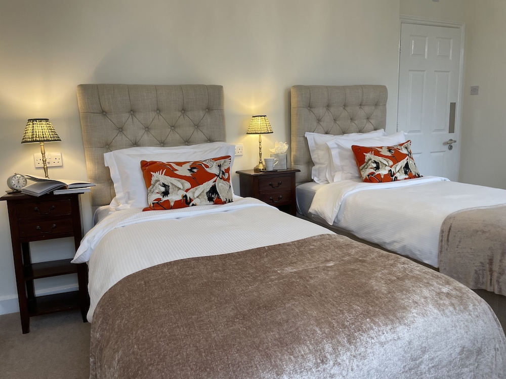 Double Room, Ensuite (Room 2 - Super King) photo 3