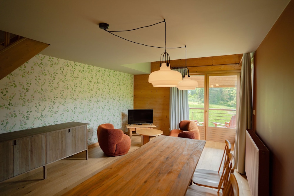 Standard Apartment, 1 Queen Bed, Balcony, Mountain View - Photo 3