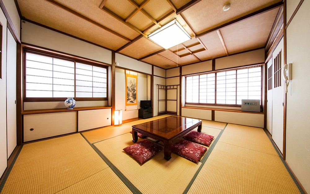 Japanese Style Room For 5 Guests (Ume)