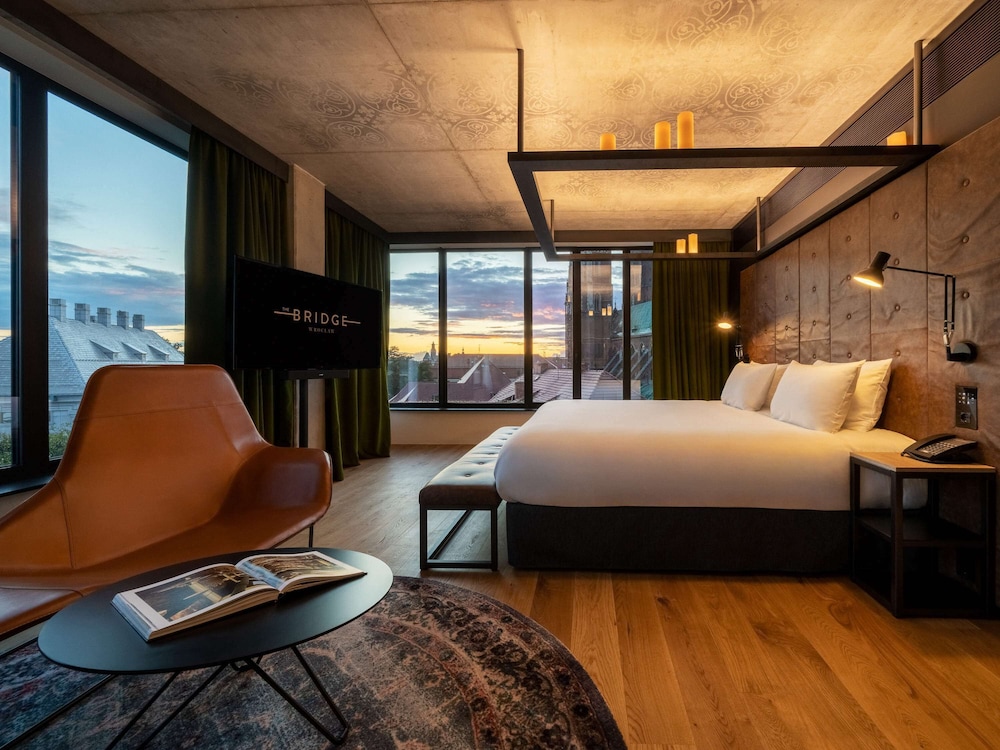 Suite, 1 King Bed (Prime Minister) - Photo 1