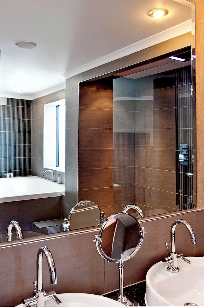 Suite, 1 King Bed, City View - Photo 14