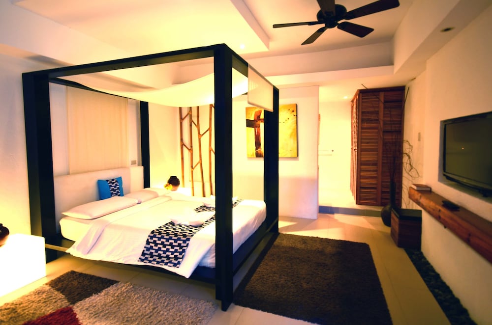 Deluxe Room, 1 King Bed photo 2