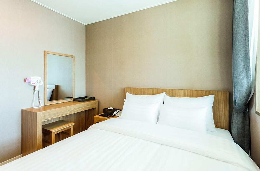 Superior Double Room (assigned to lower floor, floor number not selectable) photo 3