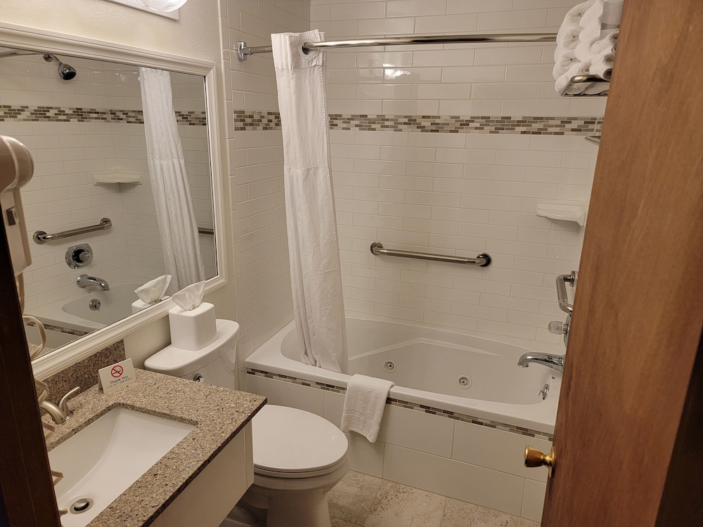 Suite, 2 Queen Beds - Photo 6