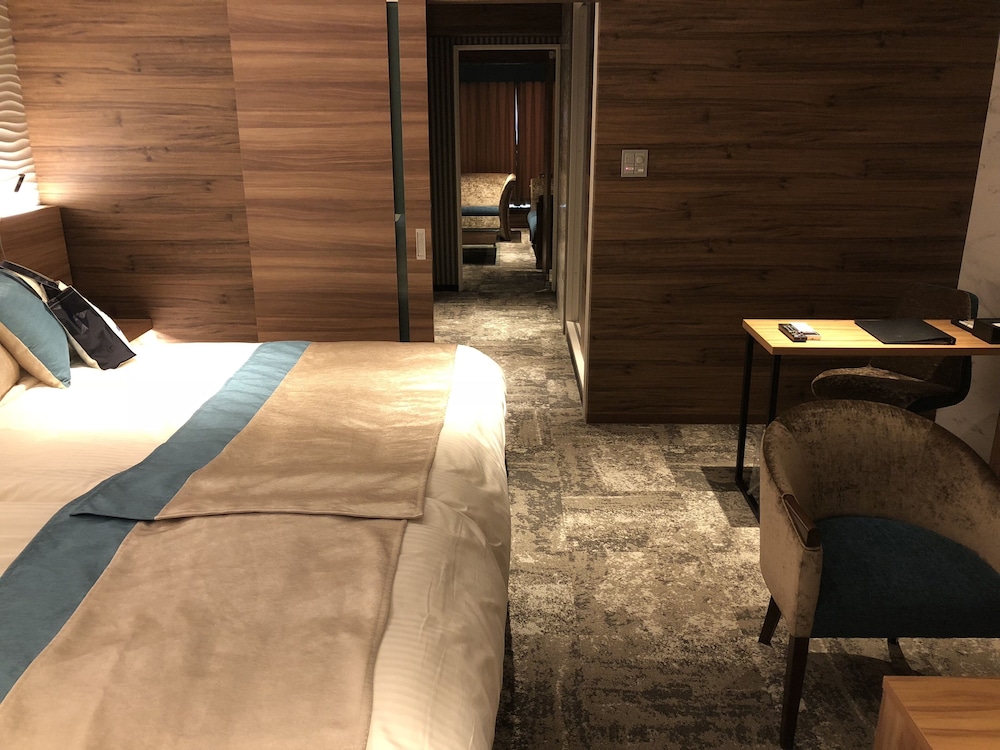 Luxury Suite photo 2