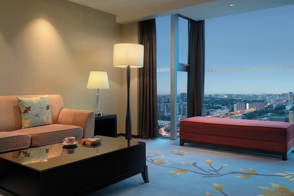 Suite, 1 Bedroom, Club Lounge Access (Living) - Photo 2