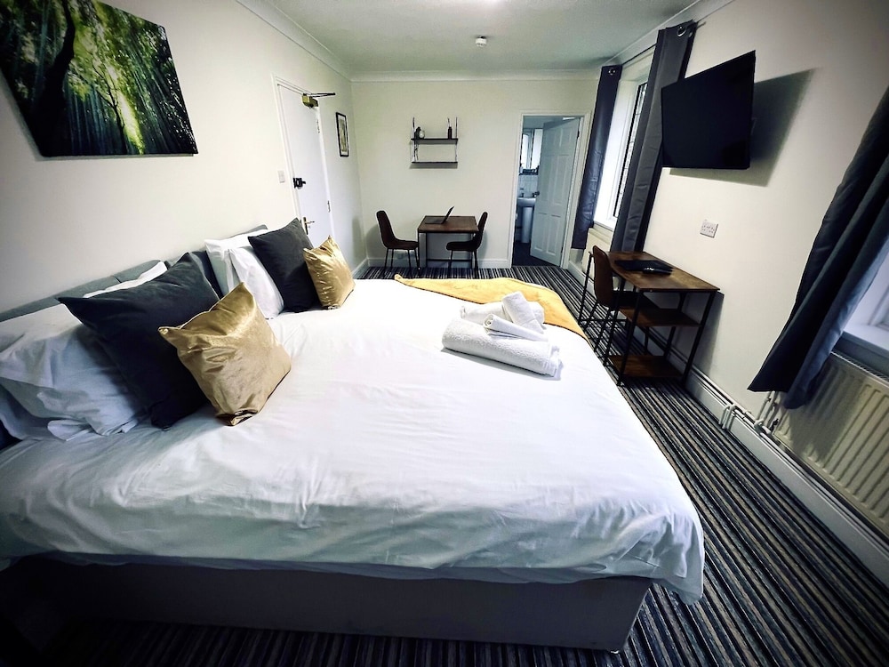 Standard Apartment, Private Bathroom, Garden View (Main House Room)