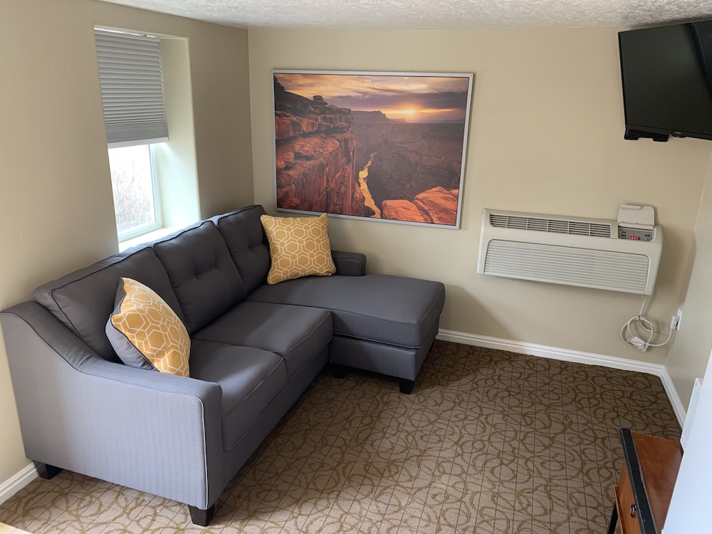 Standard Suite, 1 King Bed (Mini) photo 2