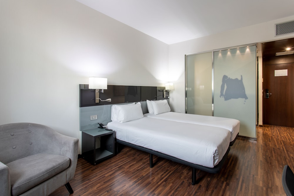 Standard Twin Room - Photo 1