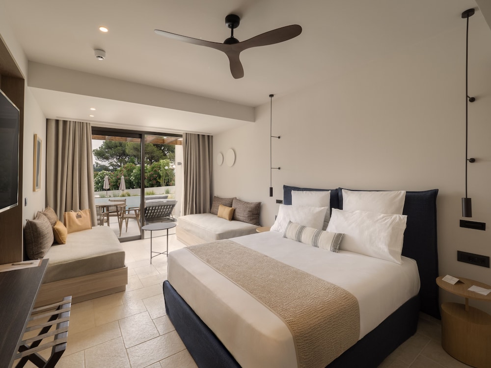 Double Room, Pool Access (Preferred Club, 2 adults + 2 children)