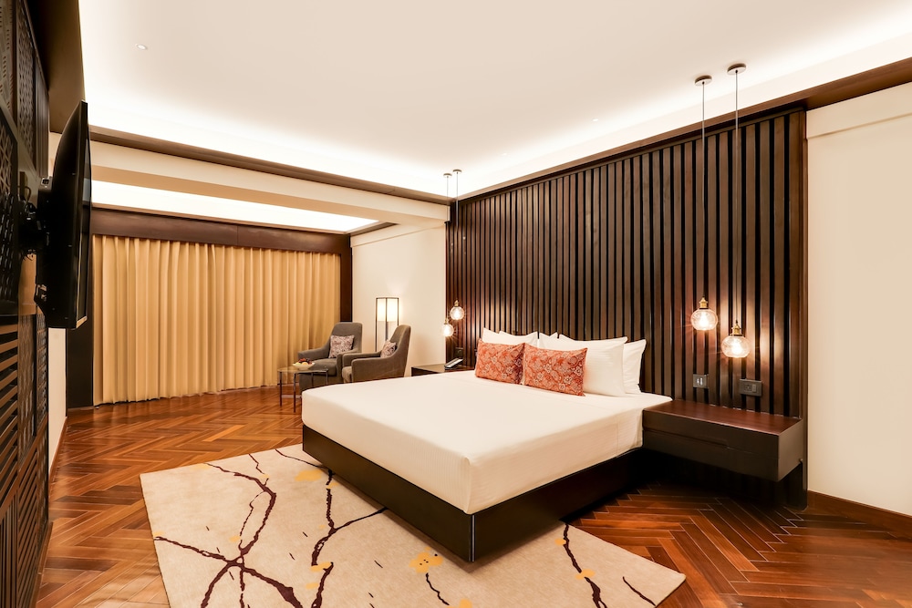 Premier Suite - Photo 12