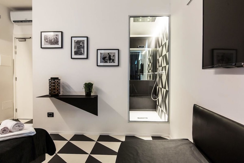 Deluxe Triple Room, Balcony, City View photo 3