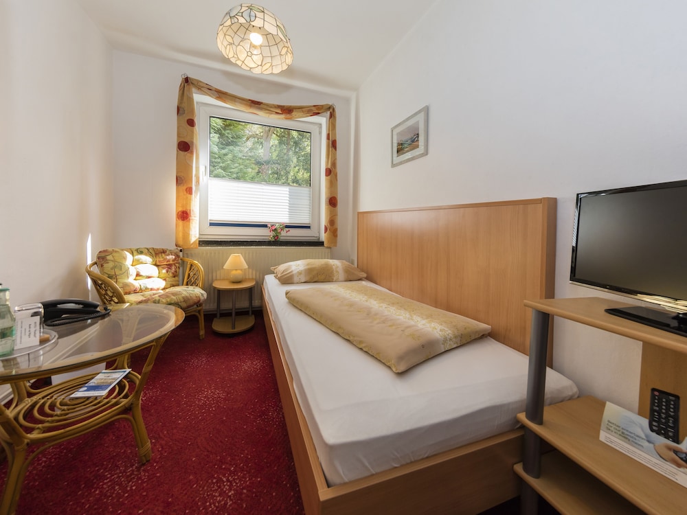 Basic Single Room photo 3