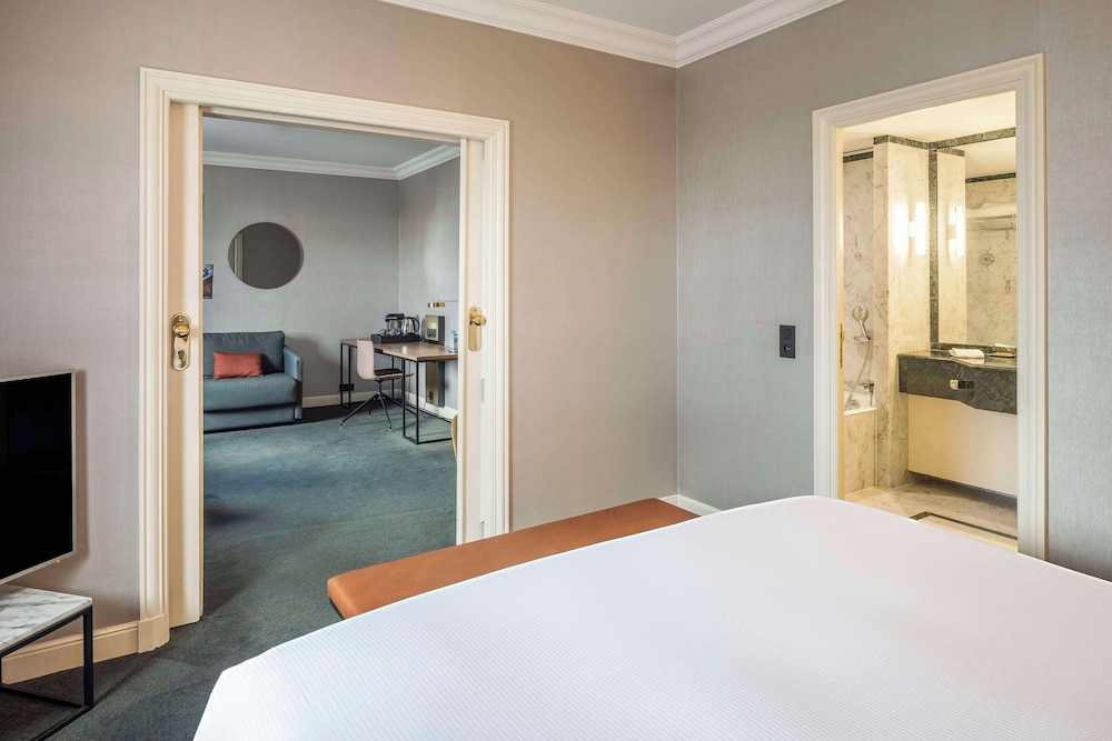Junior Suite, 2 Twin Beds, Club Lounge Access