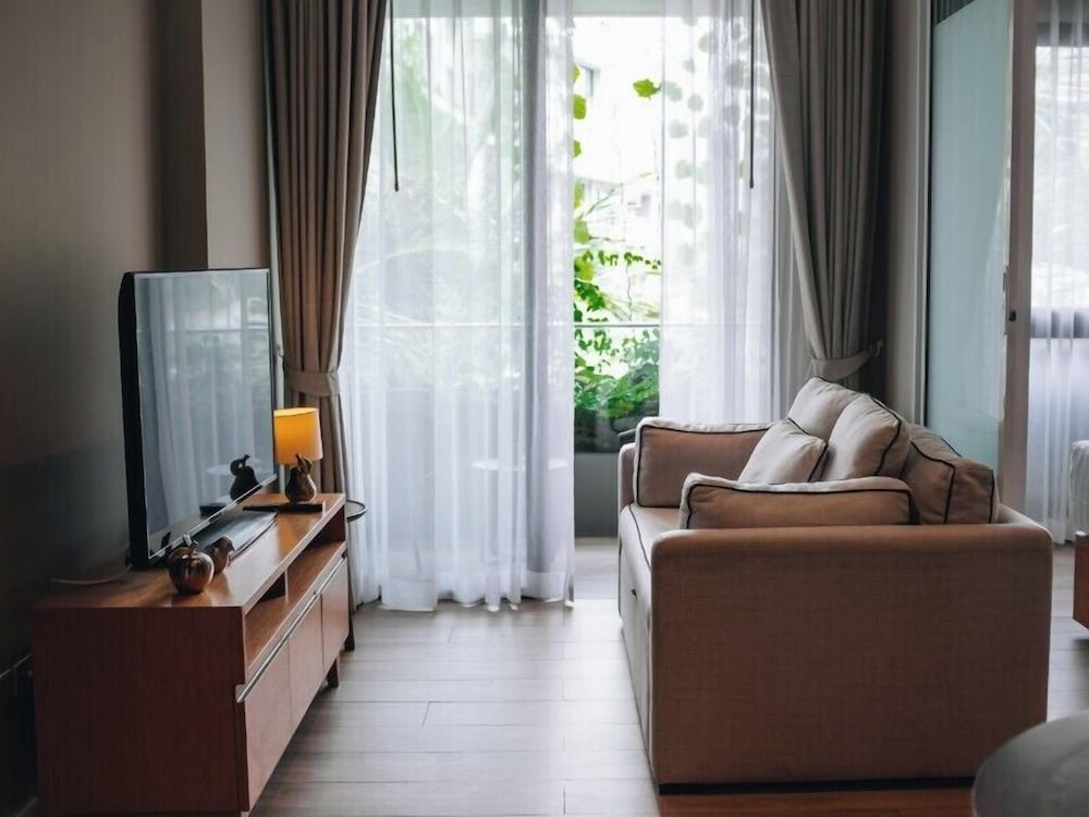 Classic Suite, Balcony, Pool View