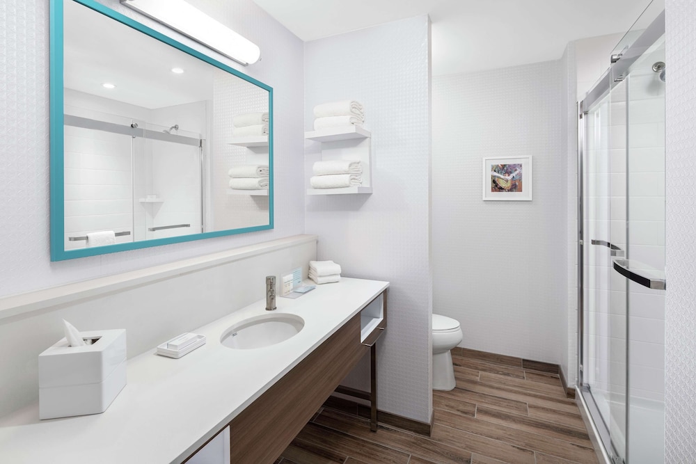 Room, 2 Queen Beds, Refrigerator - Photo 3