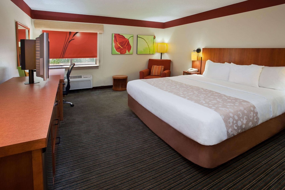 Suite, 1 King Bed, Non Smoking - Photo 8