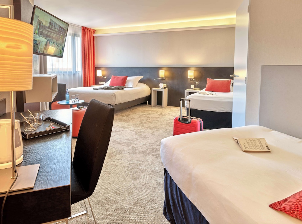 Family Room, Multiple Beds, Non Smoking, Connecting Rooms (Shower Only;Larger Room) photo 3