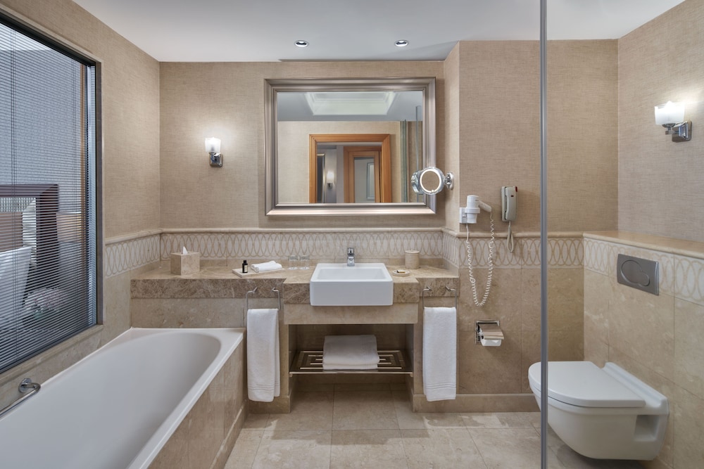 Executive Room, 1 King Bed, City View - Photo 4