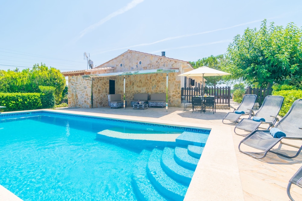 Villa photo 3