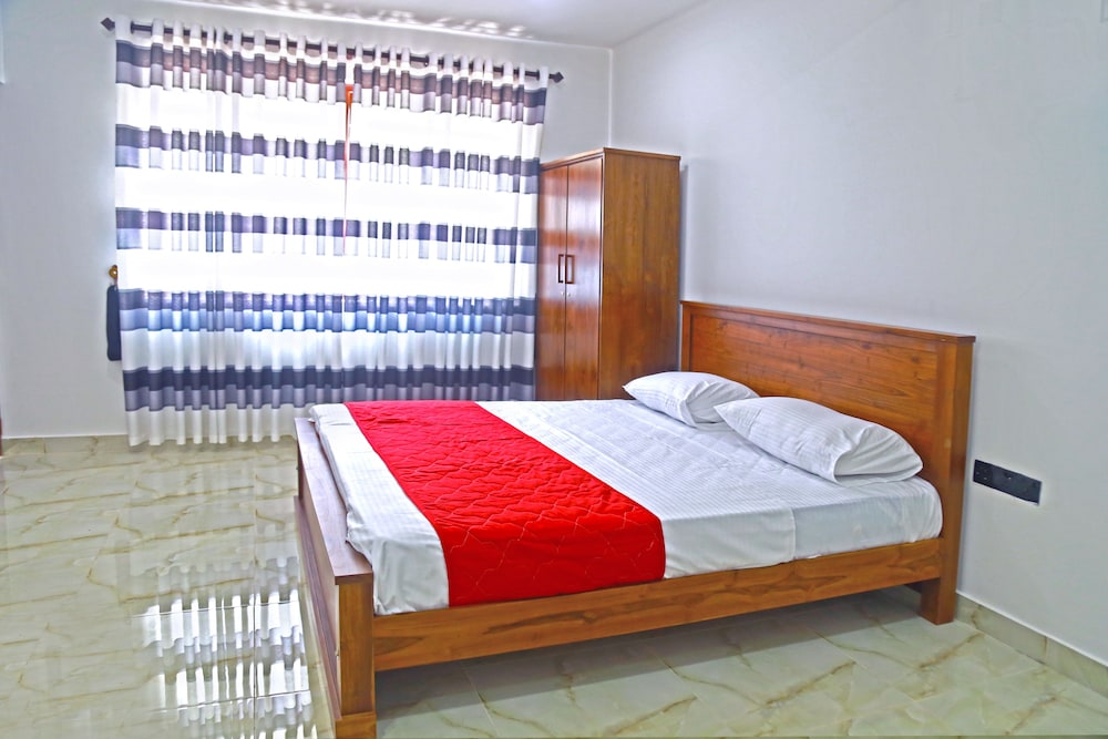 Deluxe Room, 1 Queen Bed, Non Smoking photo 3