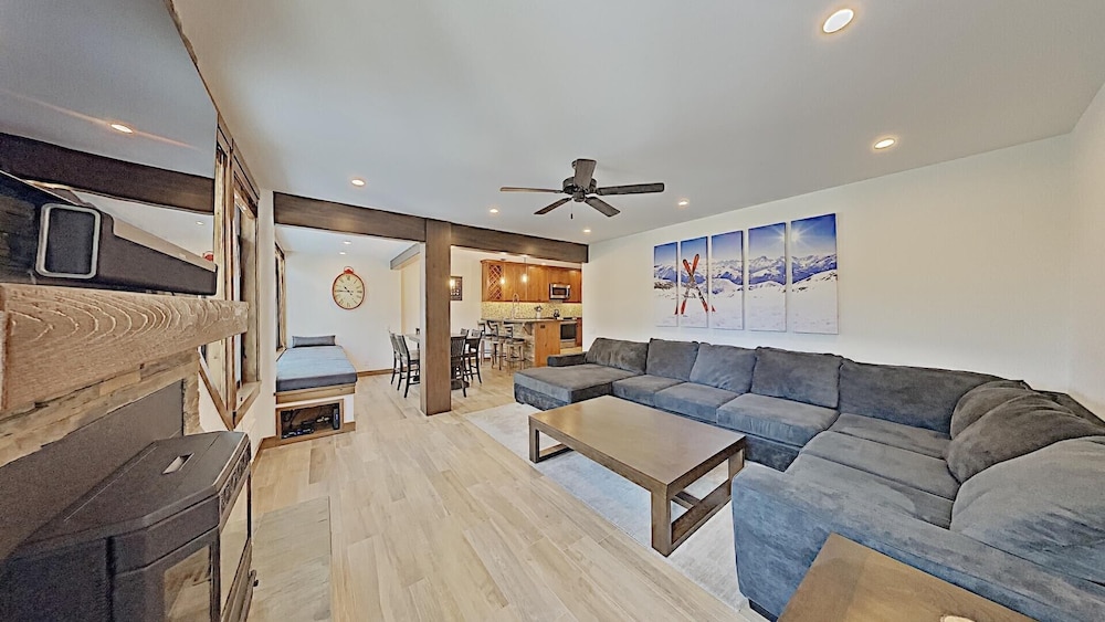 Condo, 2 Bedrooms