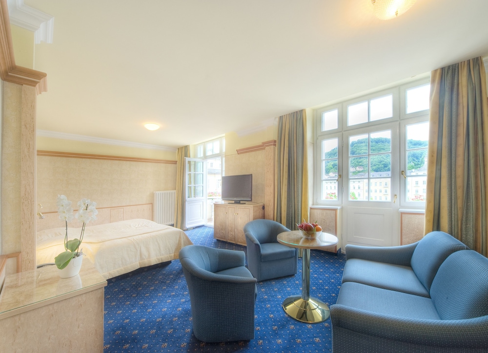 Double Room - Photo 12