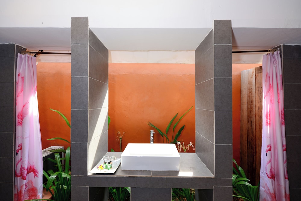 Pool Private Villa - semi open bathroom - shared pool photo 3
