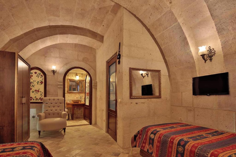 112 - ARCHWAY BALCON ROOM photo 1