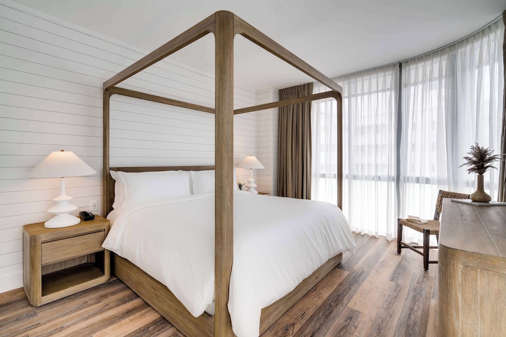 Penthouse Deluxe King Bedroom - Photo 1