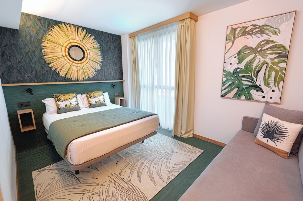 Design Double Room, 1 Queen Bed, Mountain View, Garden Area - Photo 28