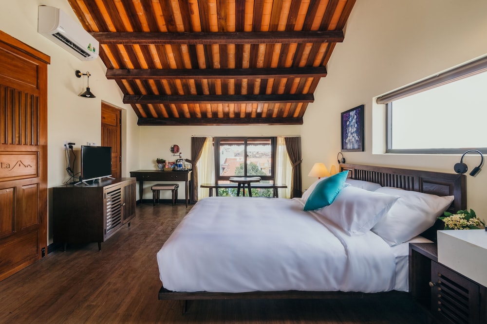 Luxury Suite, River View - Photo 13