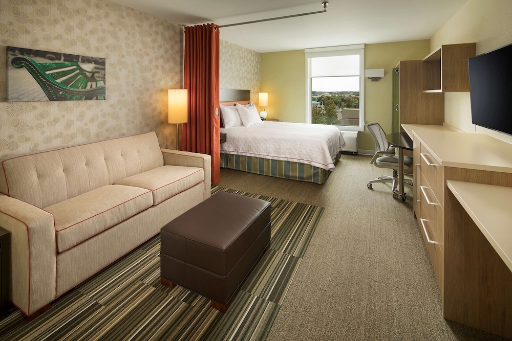 Studio, 1 Queen Bed, Accessible, Non Smoking (Mobility & Hearing, Roll-in Shower) photo 1