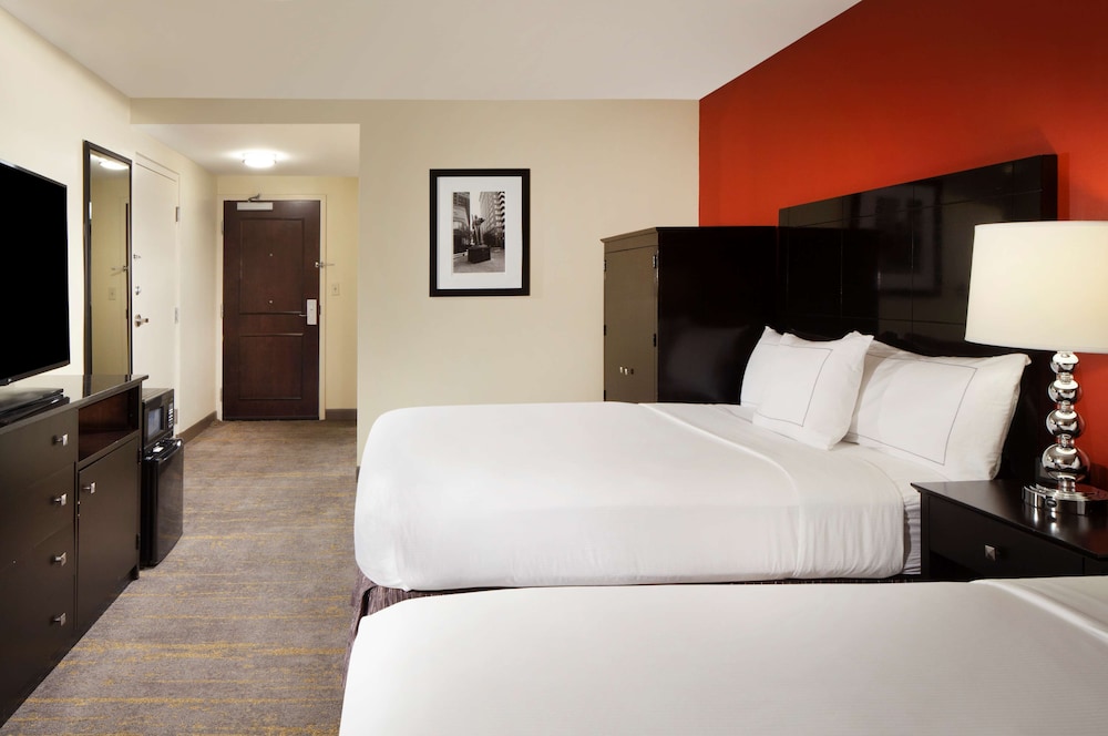 Deluxe Room, 2 Queen Beds, Accessible, Bathtub - Photo 3