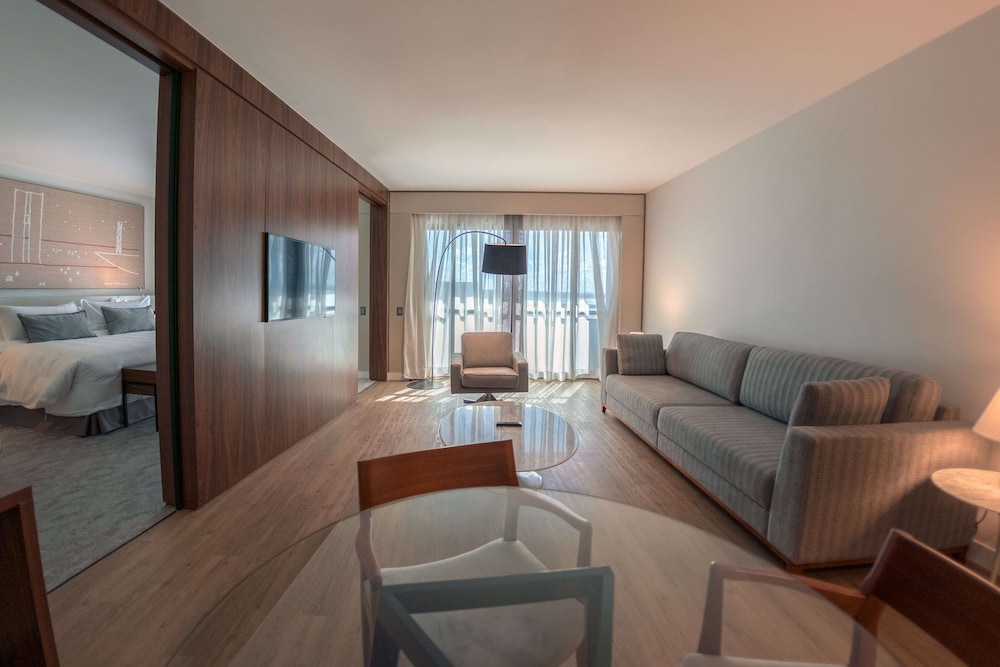 Suite, 1 King Bed - Photo 11