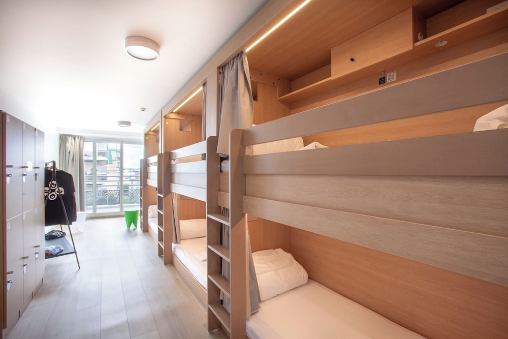 Bed in dormitory of 6 Women with private bathroom photo 3