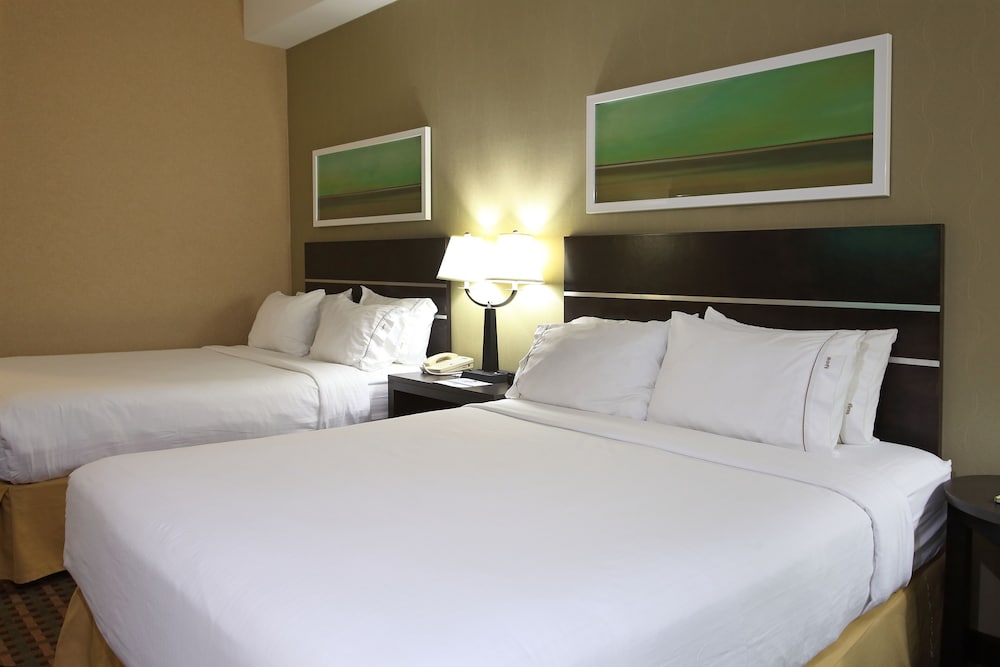 Standard Room, 2 Queen Beds - Photo 6