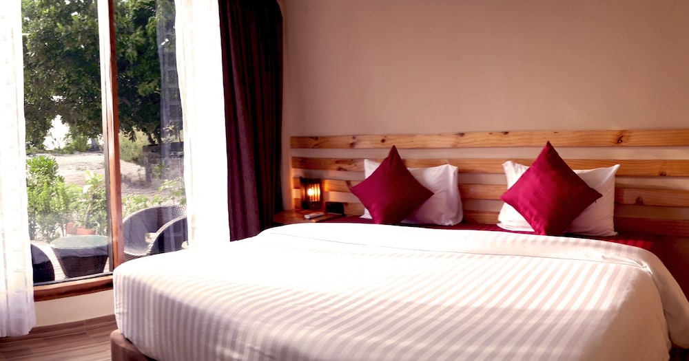 Deluxe Double Room, Beach View photo 2