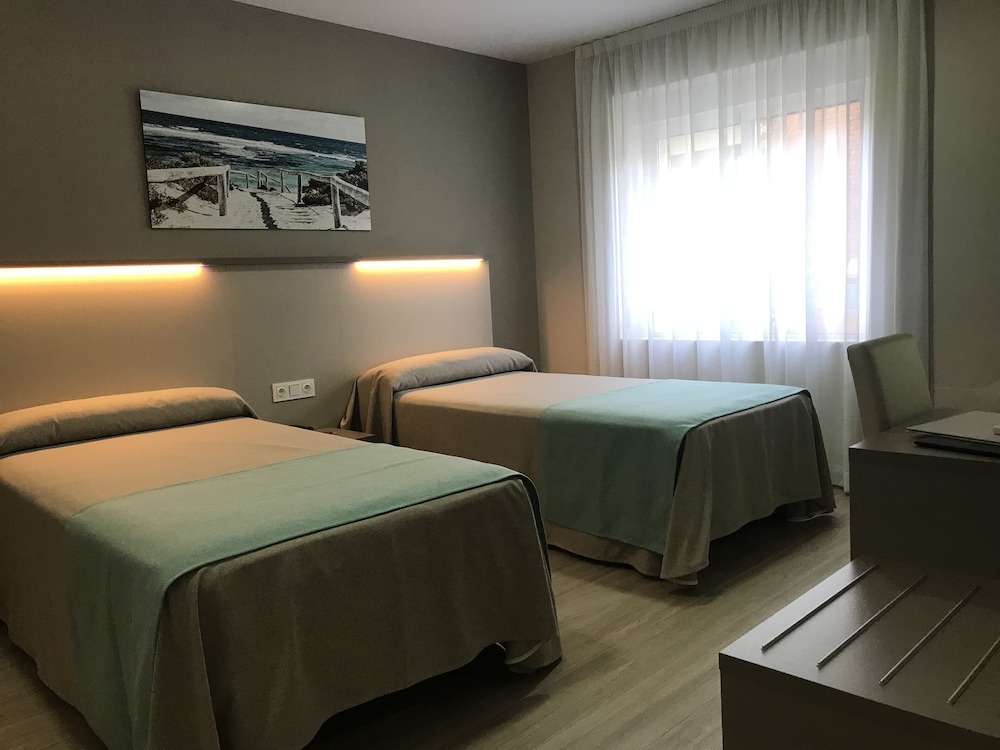 Deluxe Room - Photo 5