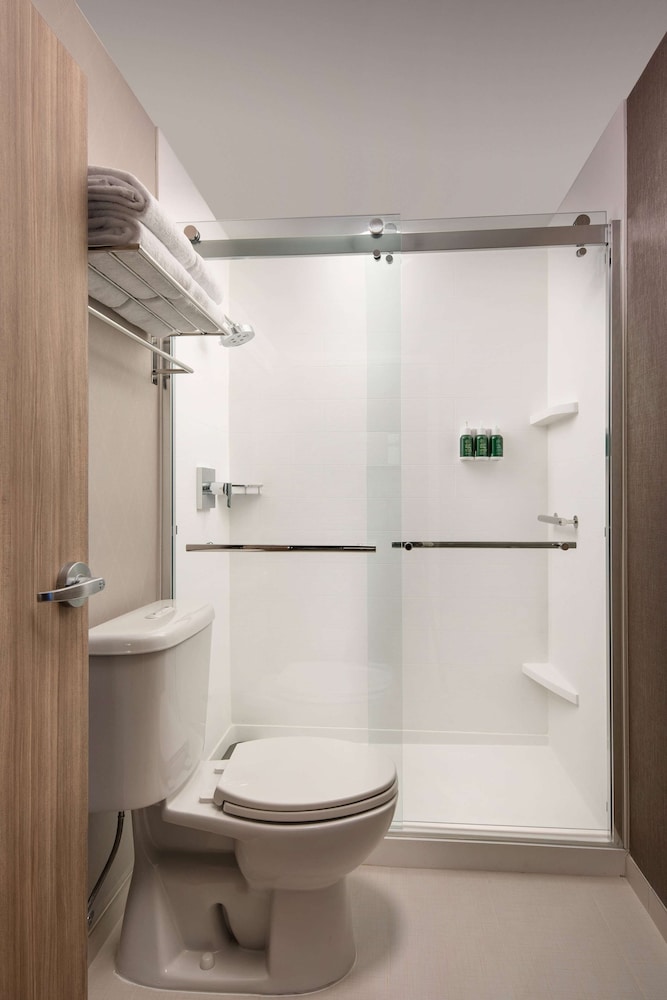 Room, Multiple Beds, Accessible (Mobility Roll in Shower)